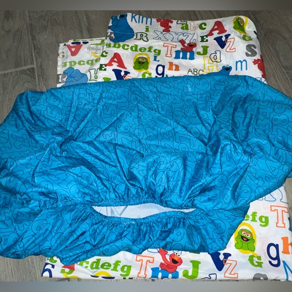 Sesame Street toddler bed set - Picture 5 of 6